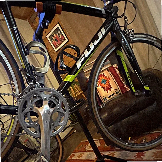 Fuji gravel Roubaix 700x28 gravel tires road / gravel light well maintained